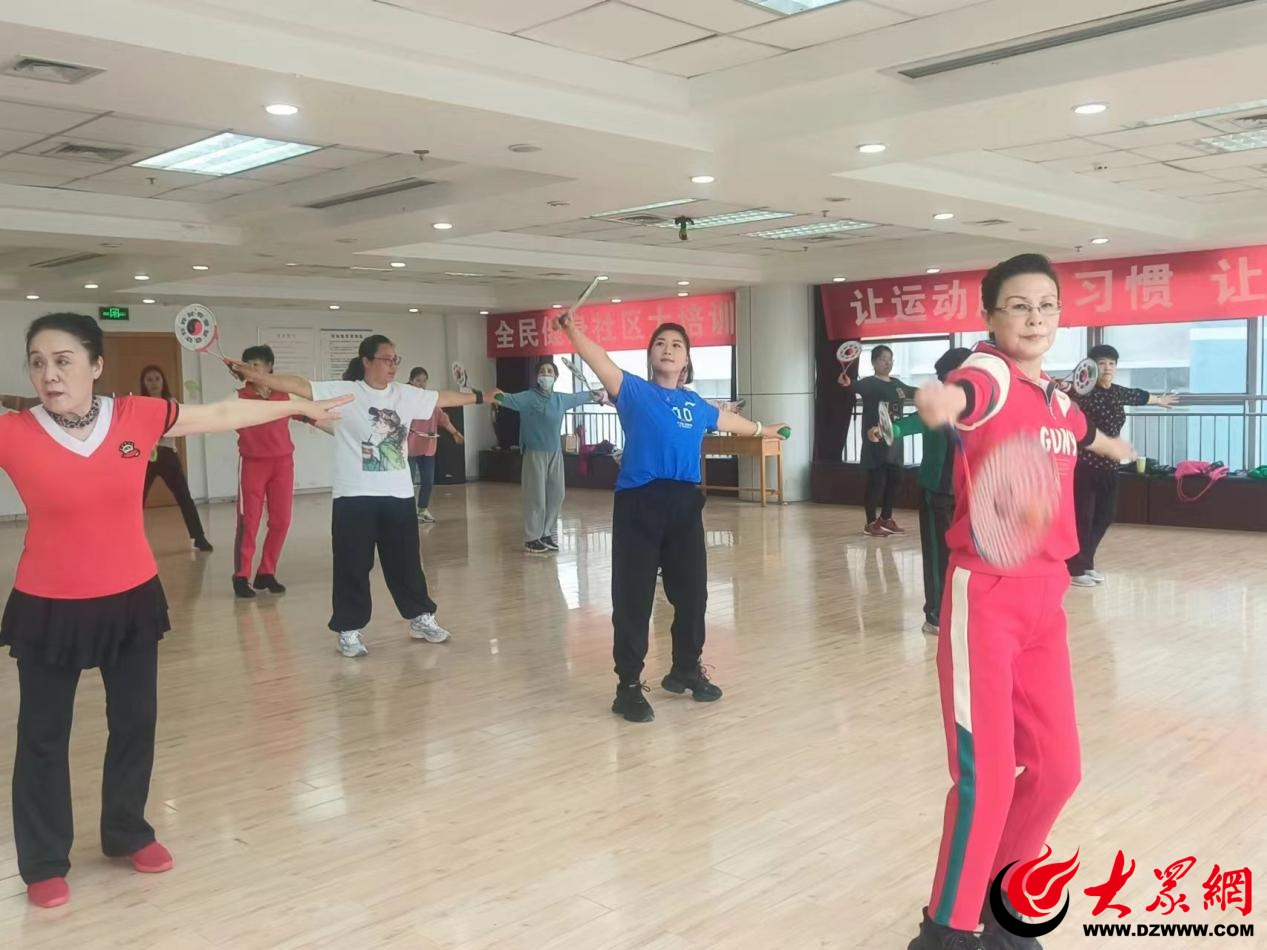 谢娜：主持界的璀璨明星人生舞台的勇敢追梦人